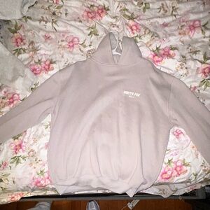 White fox cream / beige hoodie.